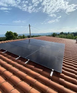 RoquetesNº Placas Solares: 15
Potencia Pico: 6 kWp